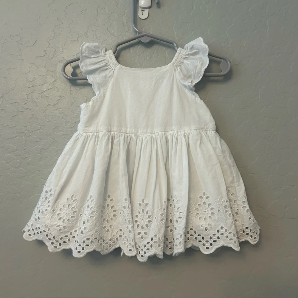 Baby Gap white eyelet dress with flutter sleeves 3-6 months